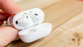 Como limpar um dos AirPods sem que sejam danificados