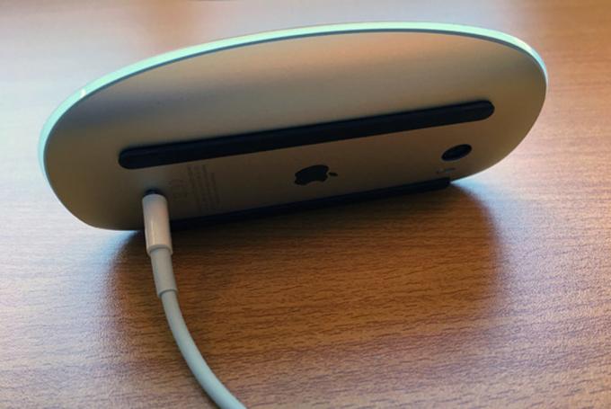 Magic Mouse 2 wordt opgeladen