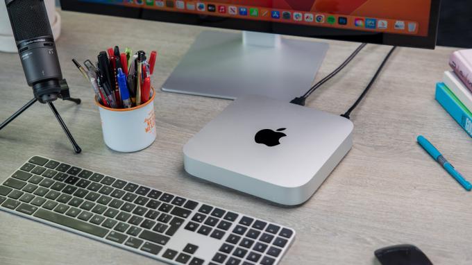 Apple MacMini M2 2023 sulla scrivania