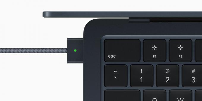 Nieuwe Macbook Air M2 in Mitternacht met Magsafe-kabel of in Mitternacht