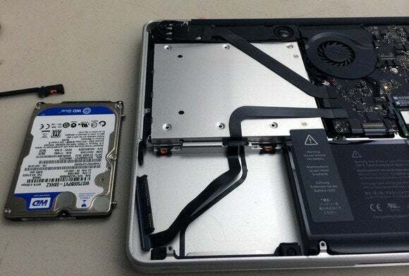 Uklanjanje tvrdog diska iz Uniboday MacBook pro