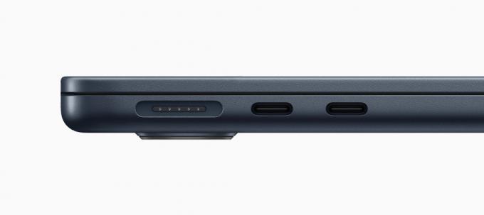 MacBook Air vanaf de zijkant, met Magsafe en twee Thunderbolt-poorten