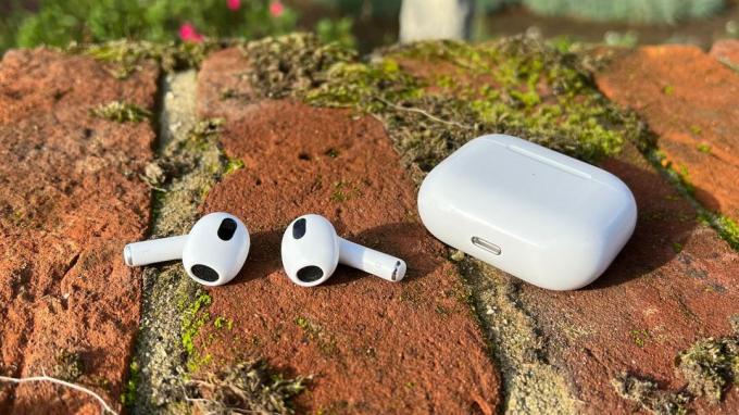 3e generatie AirPods uit de hoes