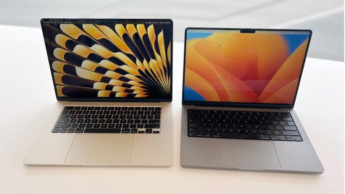 15 inch MacBook Air (links) en 14 inch MacBook Pro 2023