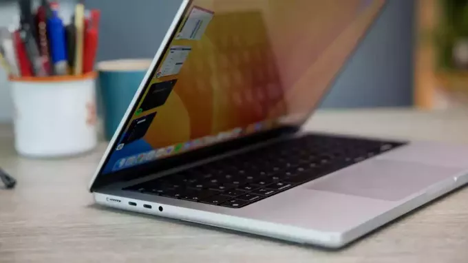 Laterale del MacBook Pro (M2, 2023)