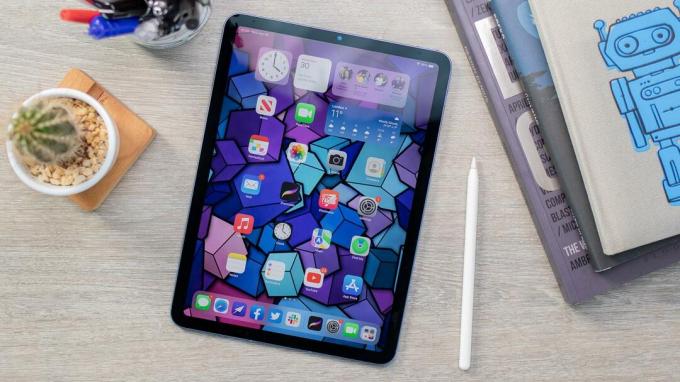 Apple iPad Air (2022 г.)