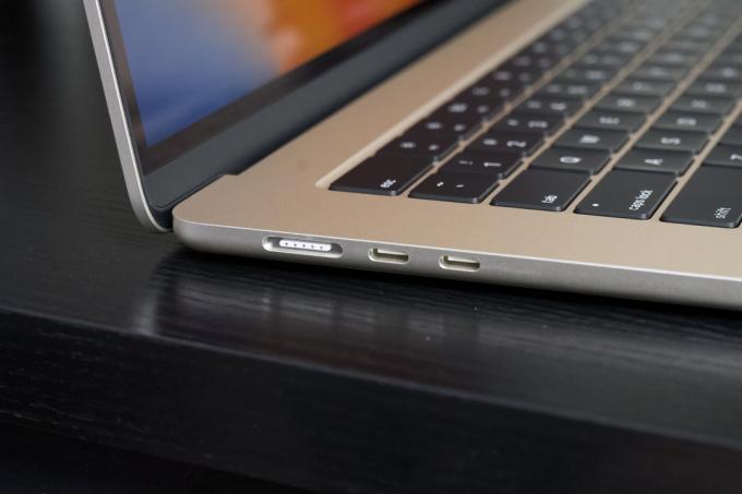 15-inch MacBook Air-poorten